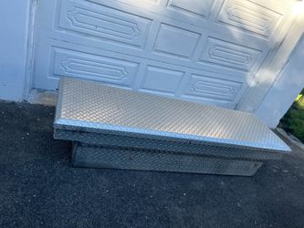 Truck tool box full sized