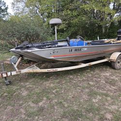 1985 Bass Tracker Boat