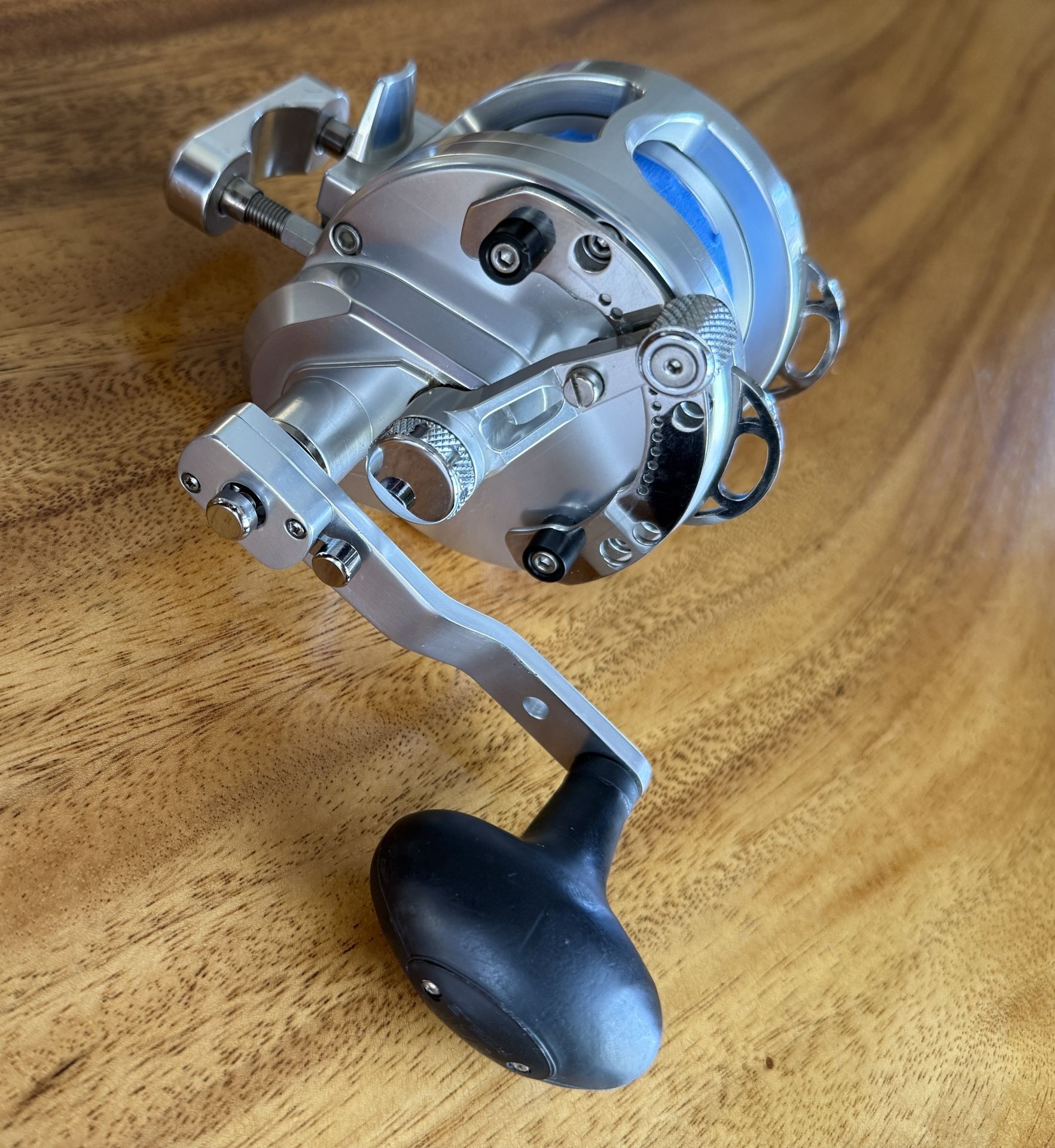 AVET RAPTOR HXJ-2SPD + 80lb Braid / Mono Top Shot  AWESOME FISHING REEL