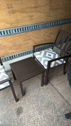 Outside table/chairs 