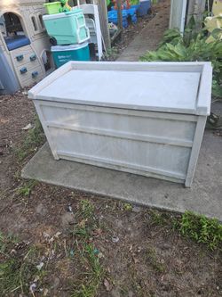 Prices firm.. suncast hundred gallon deck box bench