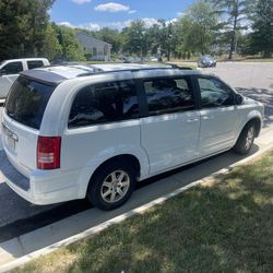 PARTS ONLY NEEDS ENGINE REPLACED 2008 Chrysler Town & Country