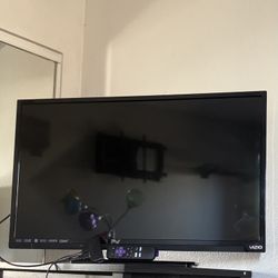 Vizio Tv 24inch Whit Roku