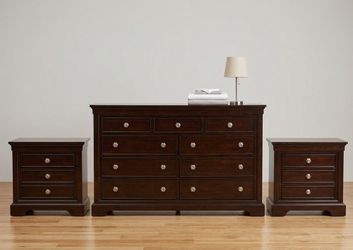 Dresser & 2 Matching Nightstands