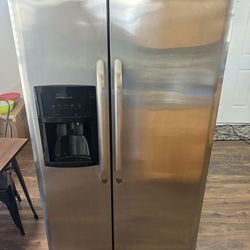 Stainless Steel Frigidaire Side-by-Side Fridge – Works Great – Delivery Available