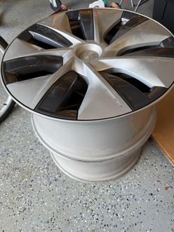 Tesla 19” Silver Alloy Wheel Rim - 2
