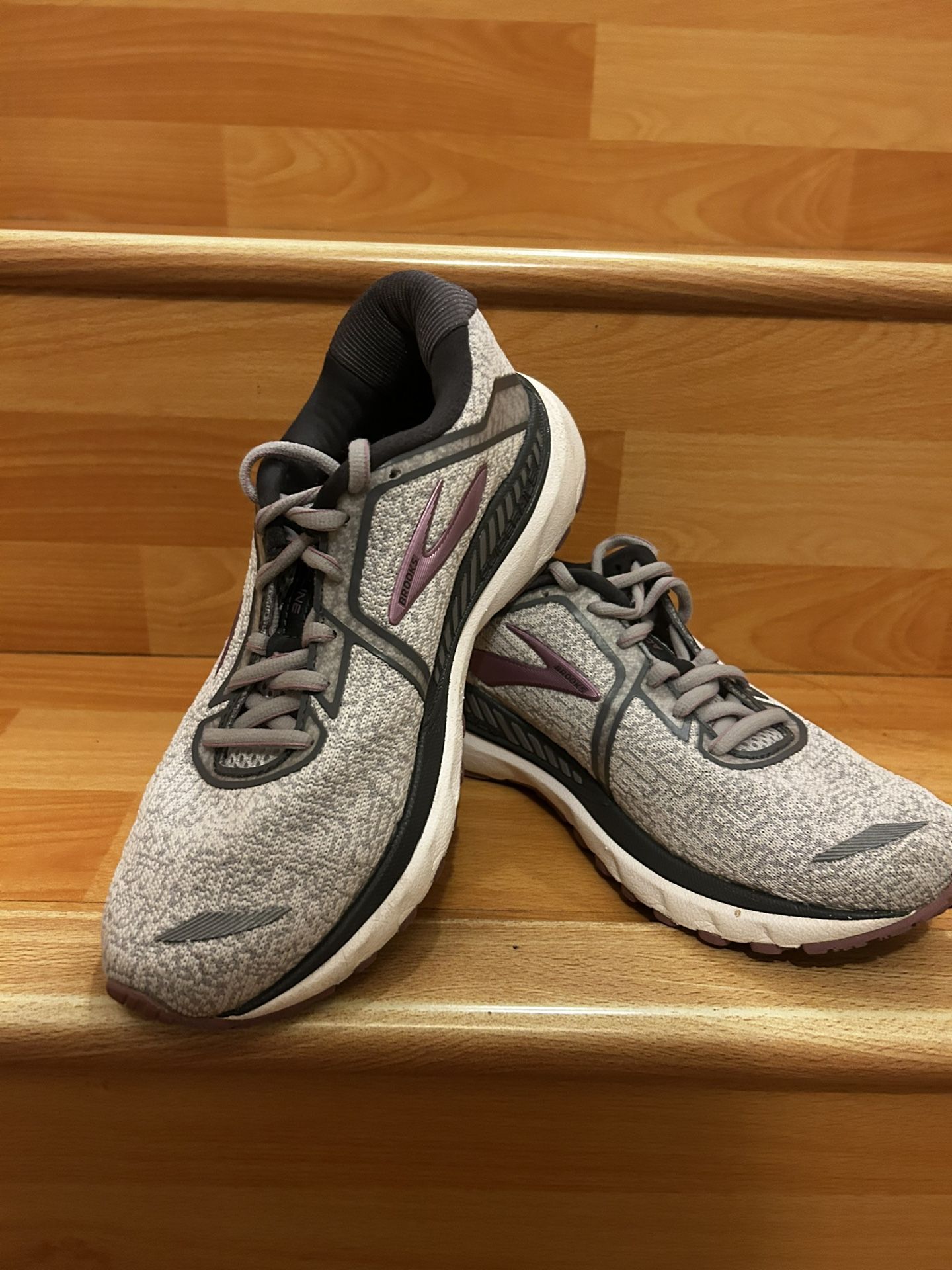 Brooks Adrenaline Shoes Size 8