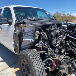 2013 GMC Sierra k2500 6.0L For Parts