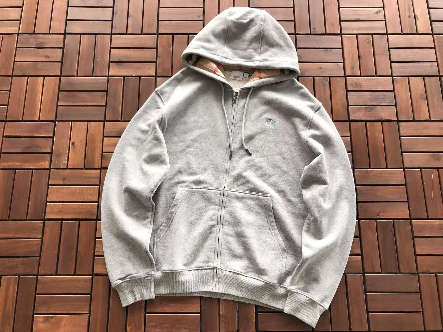 BURBERRY GREY ZIP-UP HOODIE – AUTHENTIC