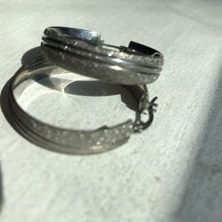 Stainless steel silver sandy diamond cut shine hoop earrings new. measurements: 1 1/4 inch wide