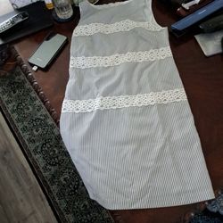 EASTER SALE - MAGGY LONDON Sleeveless Shift Dress SIZE 4