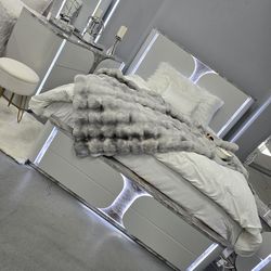 ✨️ King, Cal King, Queen Bed Frame ✨️ Furniture Sectionals, Bedrooms, Dining Avail