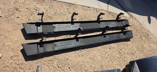 Rough Country HD2 Side Steps