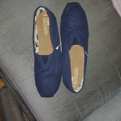 Men's Tom's Fashion Flats ( SIZE 14) Box Incl.