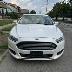 2014 Ford Fusion Hybrid SE – $4,900 OBO – Clean Title