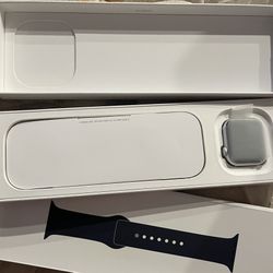 Apple Watch SE Gen 2 40mm silver with GPS Sport band included 