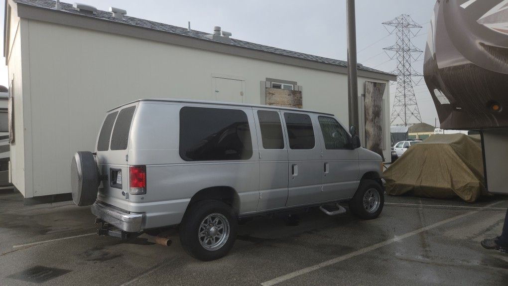 2006 Ford E-250