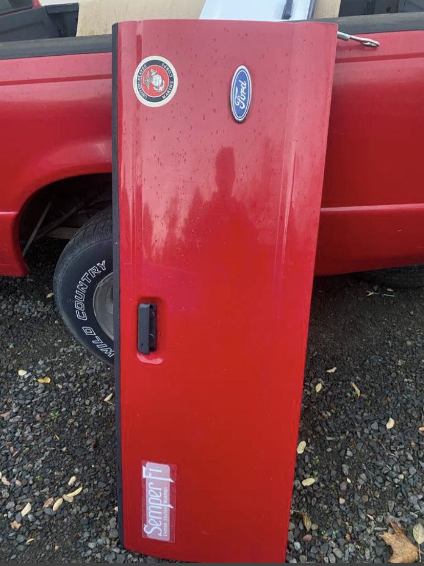 1(contact info removed) Ford Ranger Tailgate