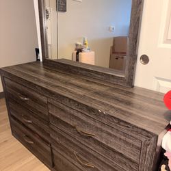 Darby Queen Bedroom Set