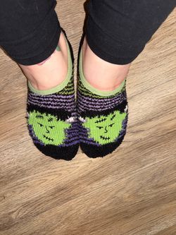 Pair of women’s Halloween no show grippy socks