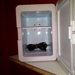 Kell Brand Mini Fridge