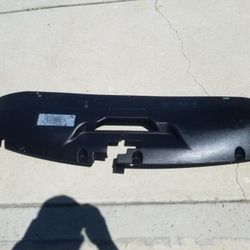 2002 Gm 2500HD 6.0 OEM Radiator Upper Air Baffle Deflector