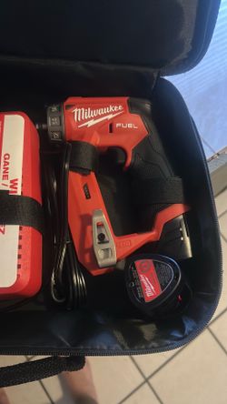 Milwaukee  2505-22 driver kit with attachments