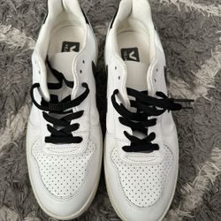 Veja Men Size 9