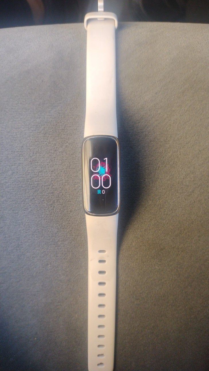 Fitbit Luxe 75$