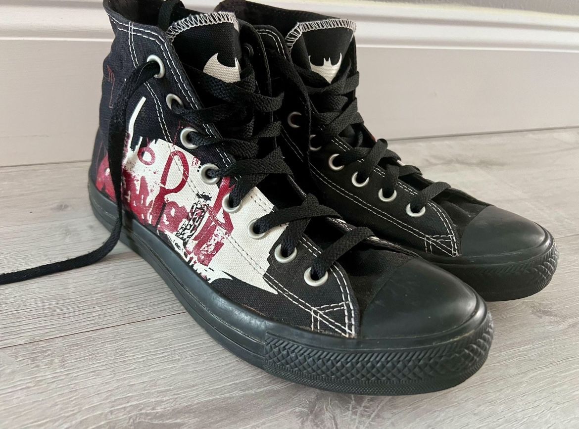 Batman Converse Men’s 8 Women’s 10