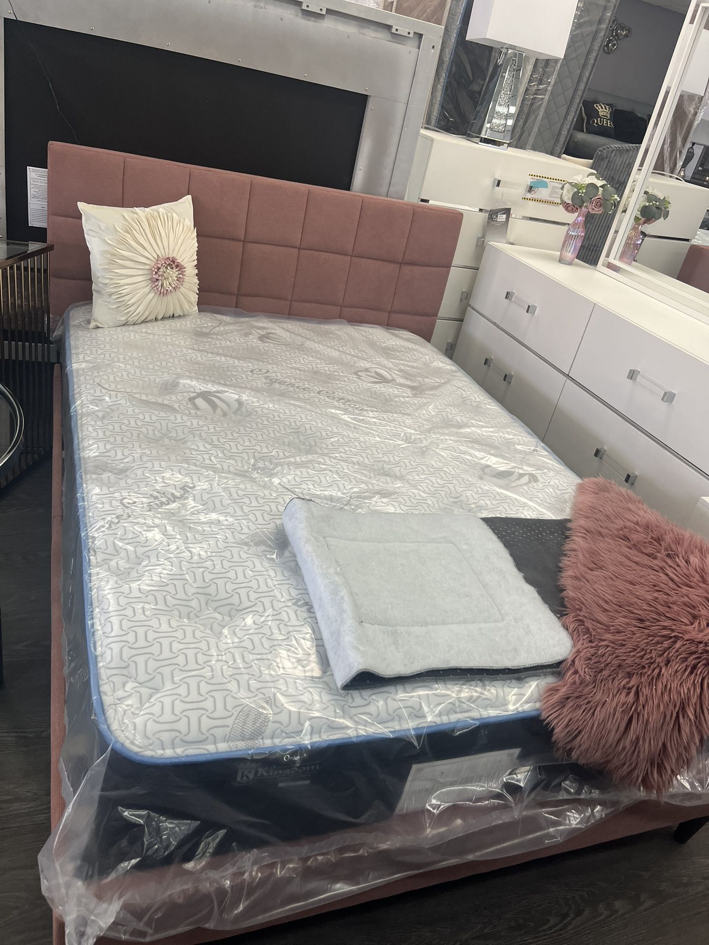 Bedroom Set Full ..Special Price 🤩