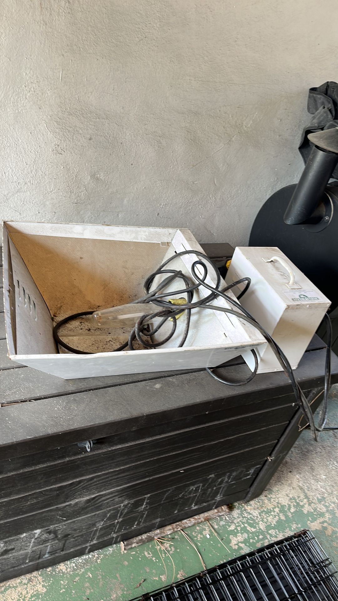 Hydrofarm plant light