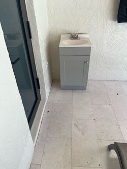 Project Source Dover 18-in Light Gray Single Sink Bathroom Vanity with White Cultured Marble Top (Fully Assembled)