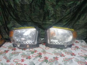 2014-20 Toyota Tundra L&R Headlight W/Module