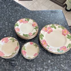 Set Of Plates - 15 Pieces 