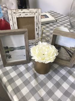 3- 5x7 frames and small flower vase