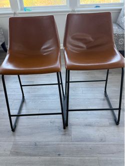 Stools set of two and black round table