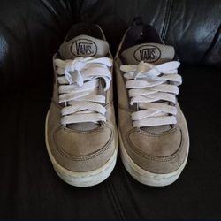 Vans shoes for Junior's Size 5