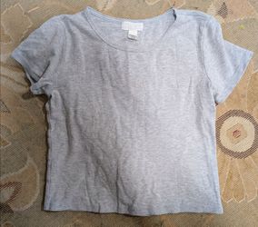 Grey t shirt