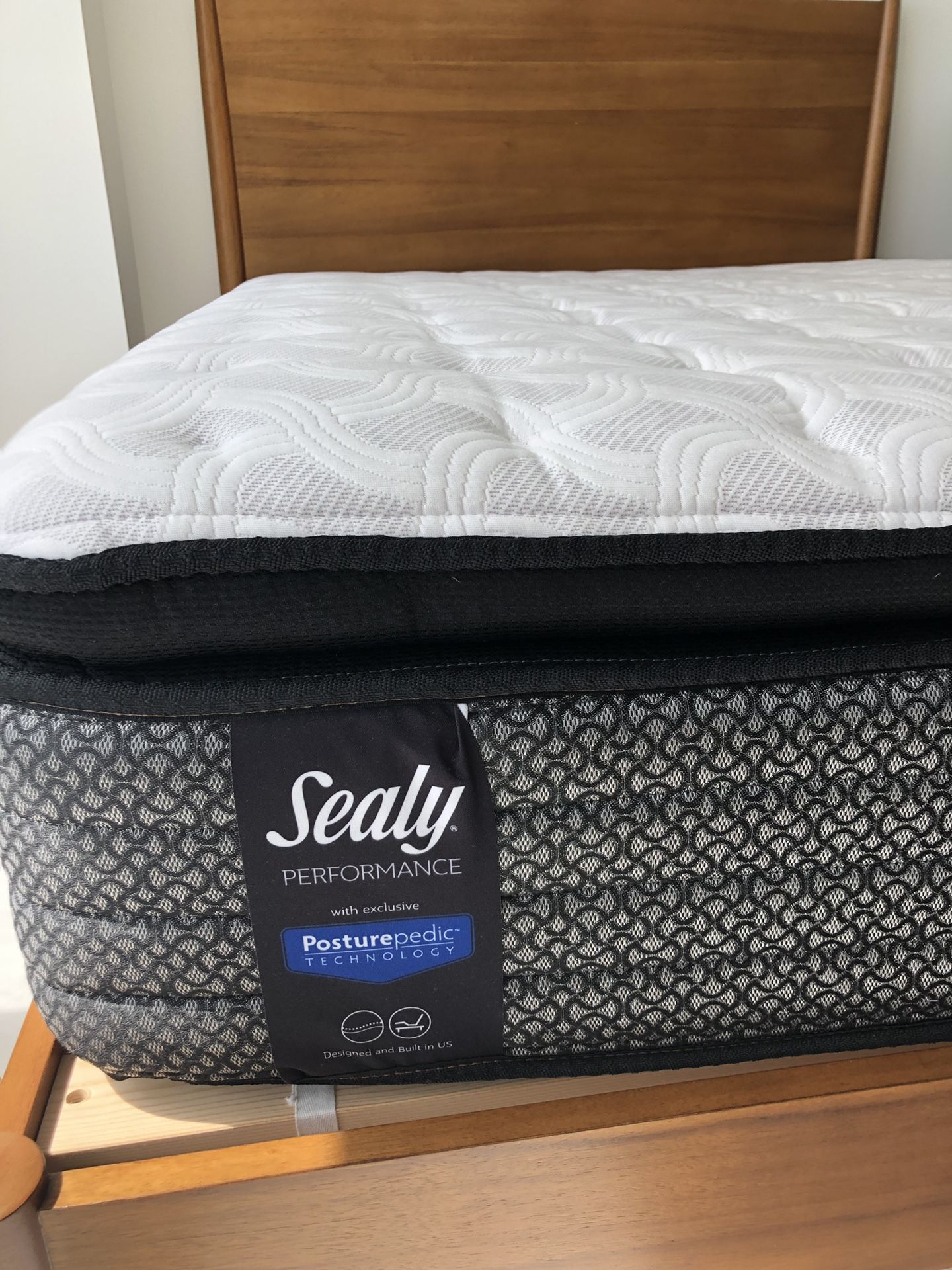 Sealy 13.5in Cushion Firm Euro Pillow Top Mattress FULL SIZE for Sale