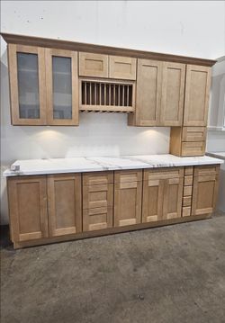 Kitchen Cabinet Set with Quartz Countertop