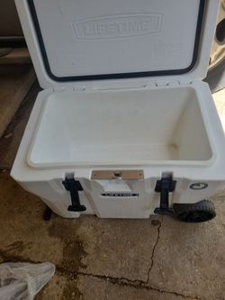 55 quart lifetime cooler used once