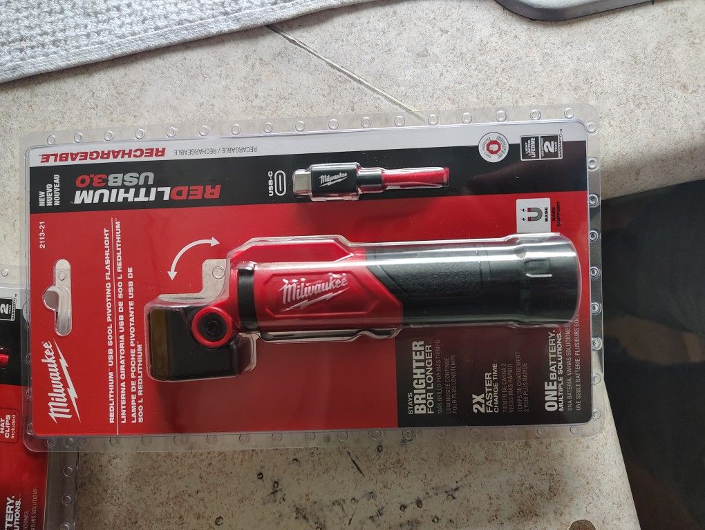 Milwaukee Flashlight And Headlamp 