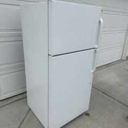 GE  Refrigerator / Freezer