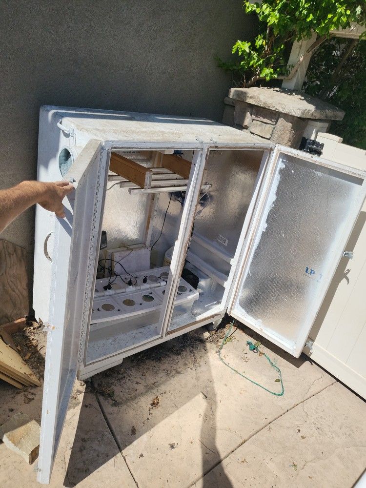 Complete Hydroponics Cabinet