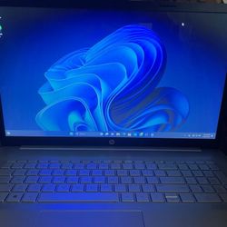 Laptop HP 17" 11generacion, 4gb Ram, 245GB SSD,  Windows 11, (Viene Con La Caja)