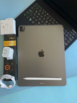 Apple IPad Pro 12.9” 5th Generation (M1 chip/ Face ID/2021) 128GB with pen, keyboard & Accessories