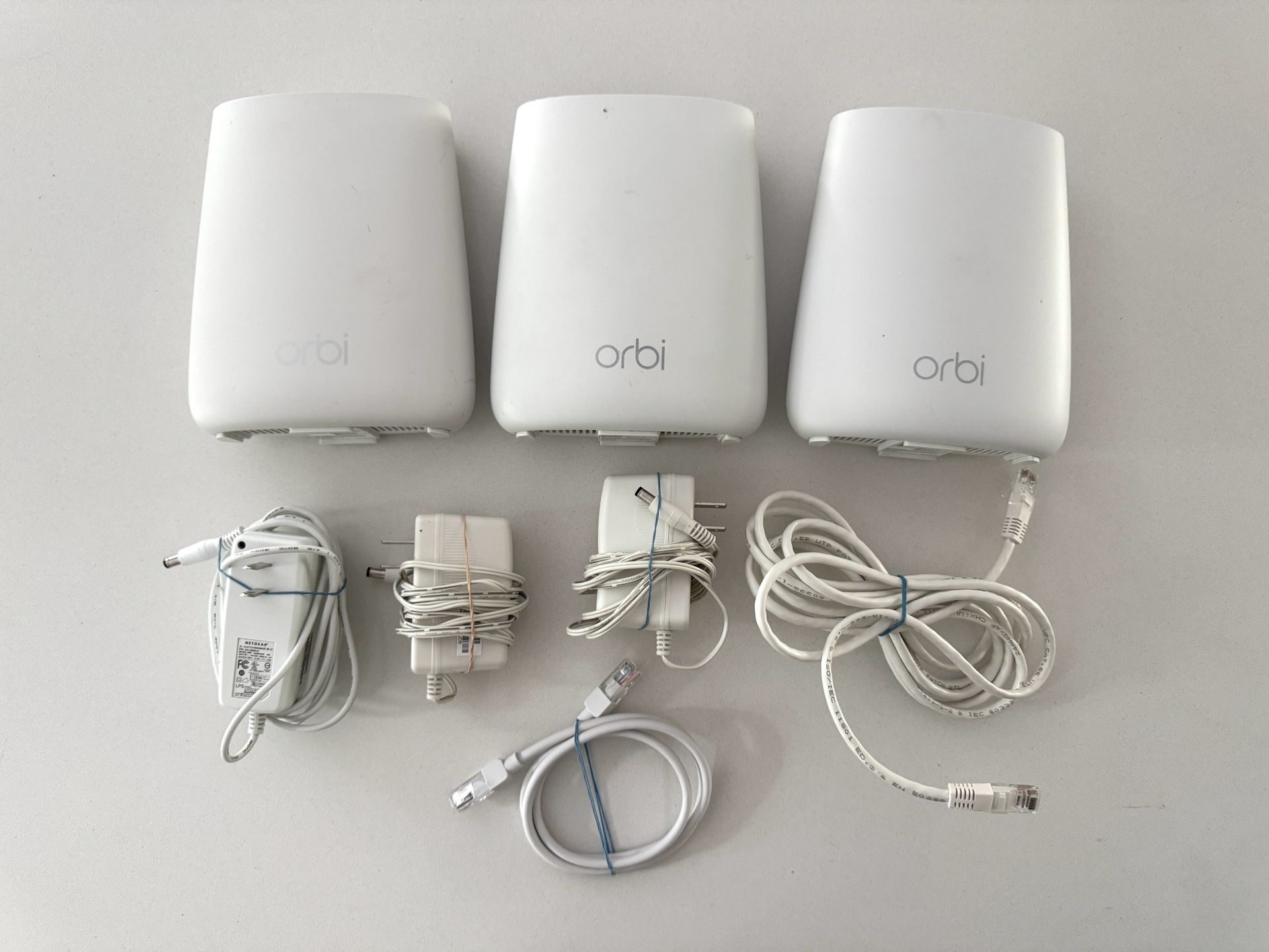 NETGEAR RBR20 Orbi Tri-band Mesh WiFi System with 2 RBS20 Satellites and Power Cords