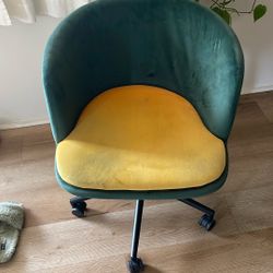 Cute Desk Chair- Ideal For Small Spaces 