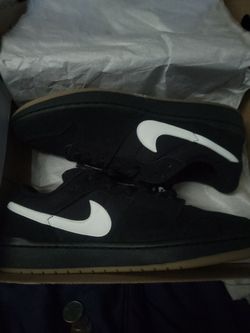 Nike Low-Top Sneakers Black Gum Sole
